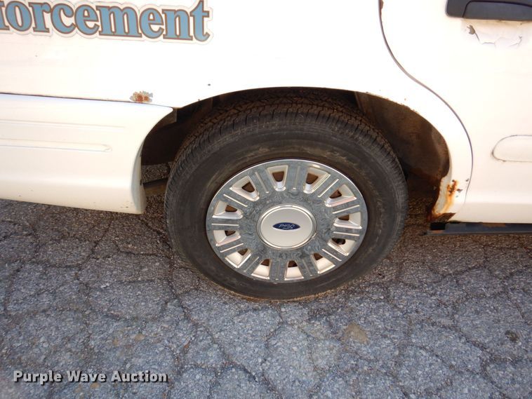 image for item KF9587 2004 Ford Crown Victoria Police Interceptor