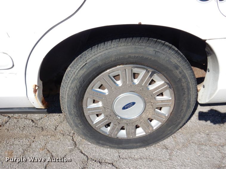 image for item KF9587 2004 Ford Crown Victoria Police Interceptor