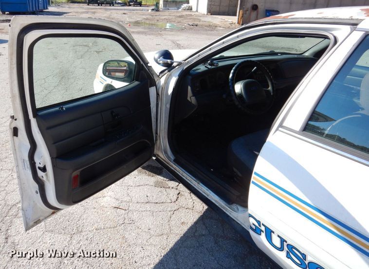 image for item KF9588 2003 Ford Crown Victoria Police Interceptor