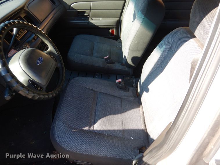 image for item KF9588 2003 Ford Crown Victoria Police Interceptor