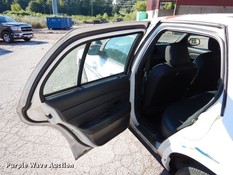 image for item KF9588 2003 Ford Crown Victoria Police Interceptor