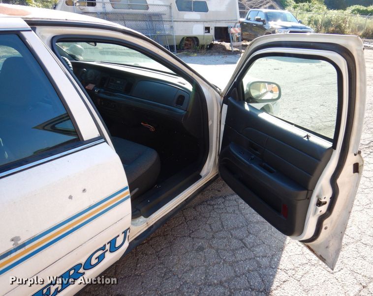 image for item KF9588 2003 Ford Crown Victoria Police Interceptor