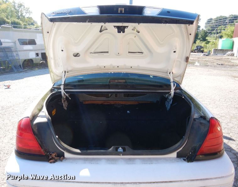 image for item KF9588 2003 Ford Crown Victoria Police Interceptor