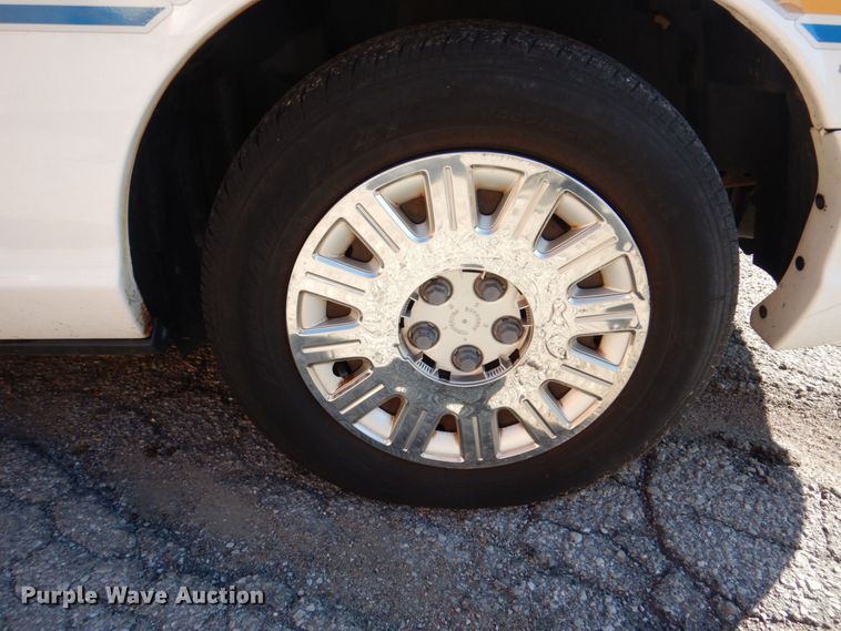 image for item KF9588 2003 Ford Crown Victoria Police Interceptor