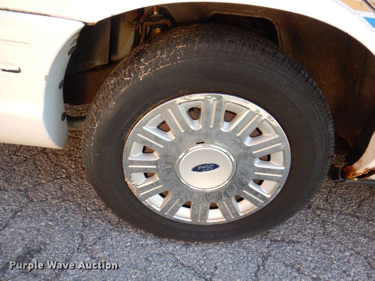 image for item KF9588 2003 Ford Crown Victoria Police Interceptor