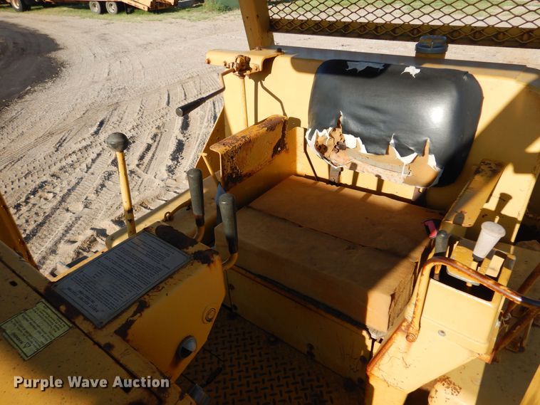 image for item KI9236 1970 Caterpillar D6C  dozer