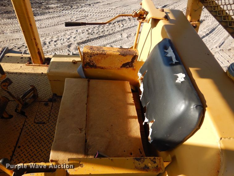 image for item KI9236 1970 Caterpillar D6C  dozer