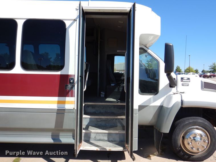 image for item KP9324 2008 Turtle Top Odyssey XL  coach bus