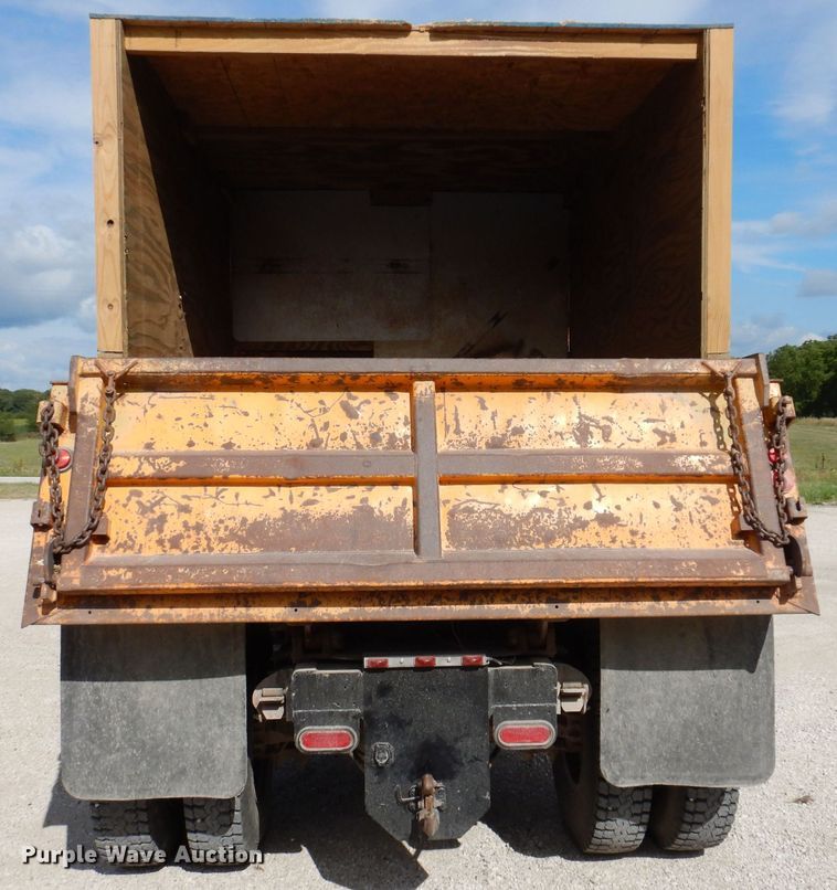 image for item KP9364 1988 GMC Sierra 7000  dump truck