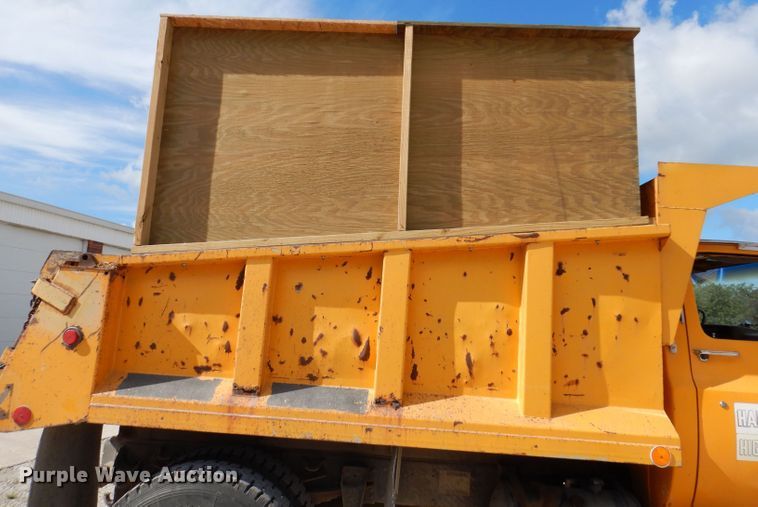 image for item KP9364 1988 GMC Sierra 7000  dump truck