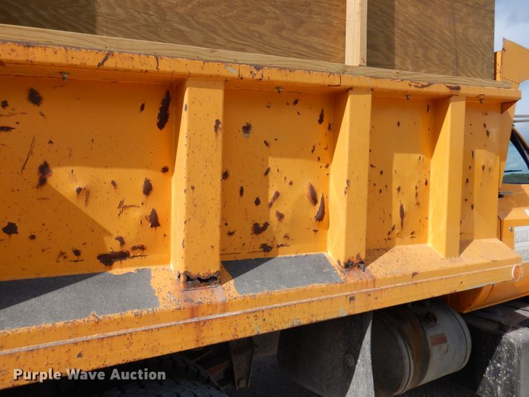 image for item KP9364 1988 GMC Sierra 7000  dump truck