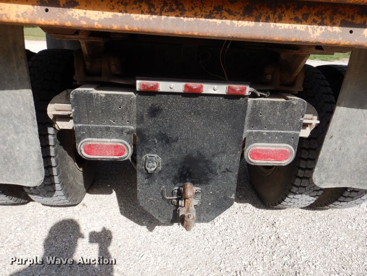 image for item KP9364 1988 GMC Sierra 7000  dump truck