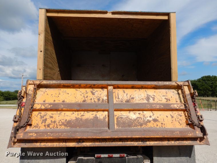 image for item KP9364 1988 GMC Sierra 7000  dump truck