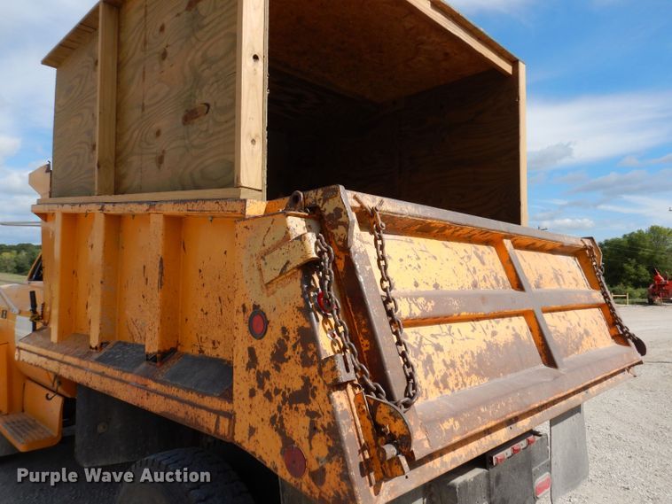 image for item KP9364 1988 GMC Sierra 7000  dump truck