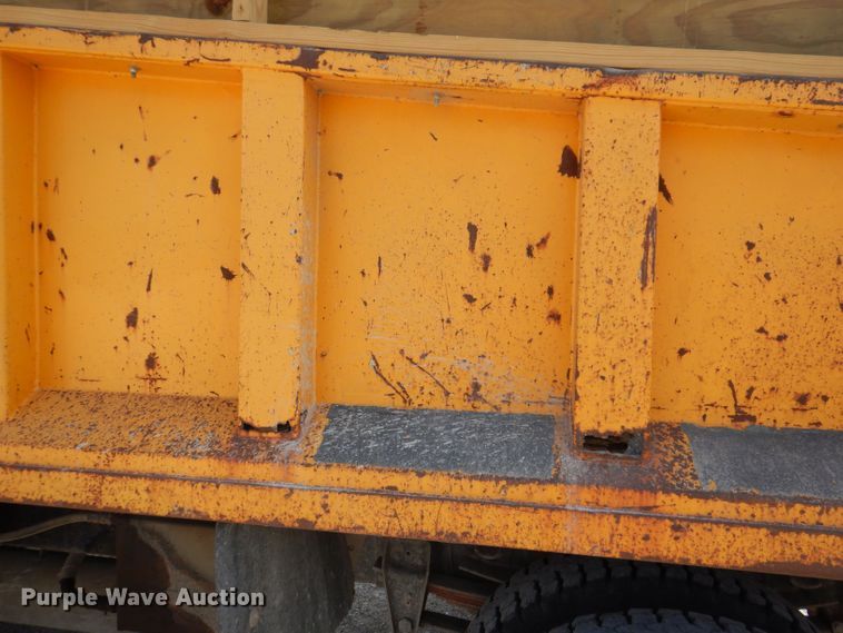 image for item KP9364 1988 GMC Sierra 7000  dump truck