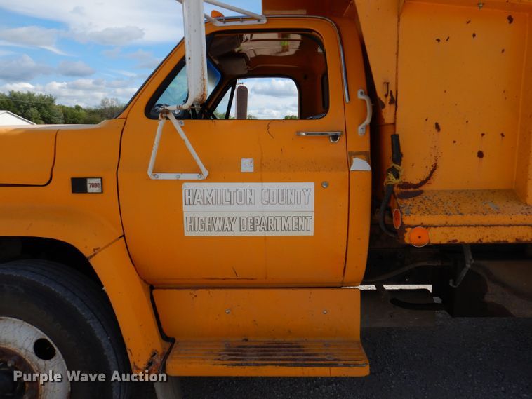 image for item KP9364 1988 GMC Sierra 7000  dump truck