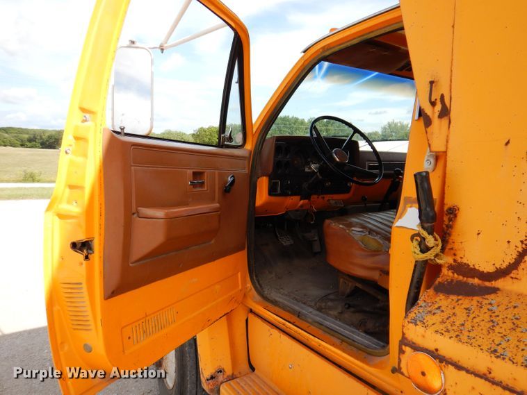 image for item KP9364 1988 GMC Sierra 7000  dump truck