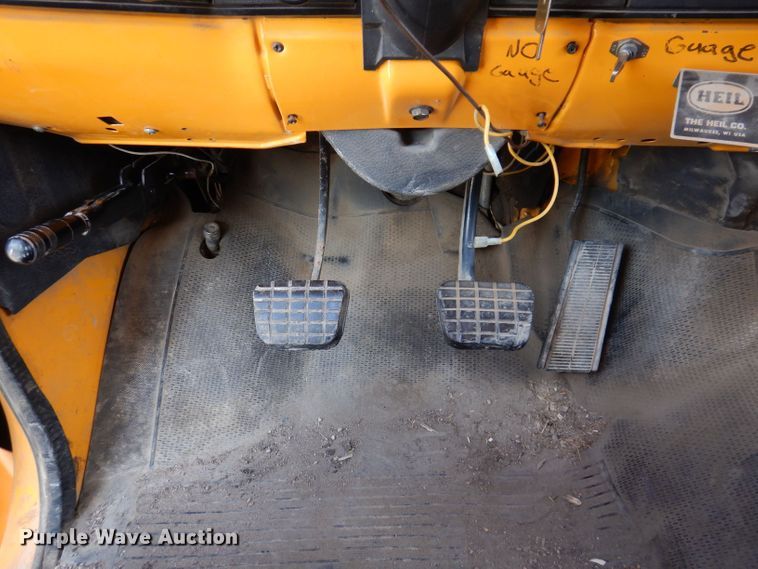 image for item KP9364 1988 GMC Sierra 7000  dump truck