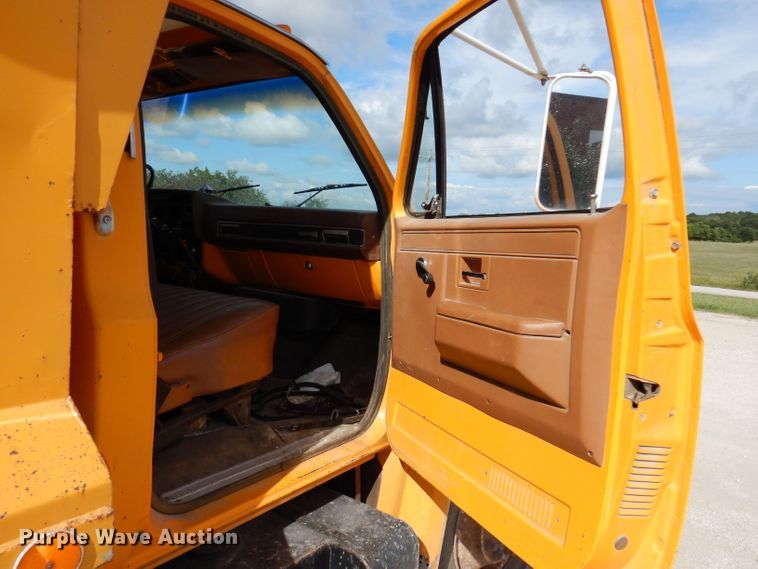 image for item KP9364 1988 GMC Sierra 7000  dump truck