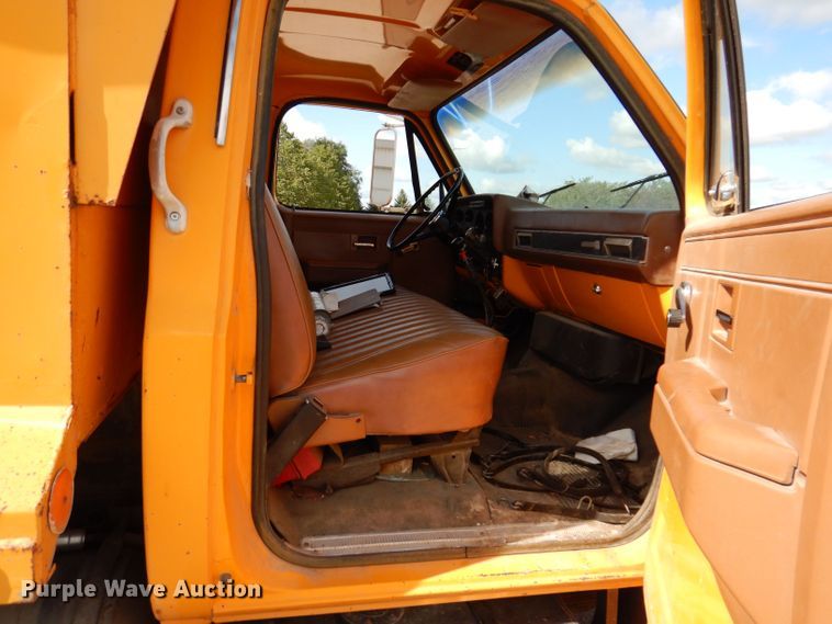 image for item KP9364 1988 GMC Sierra 7000  dump truck