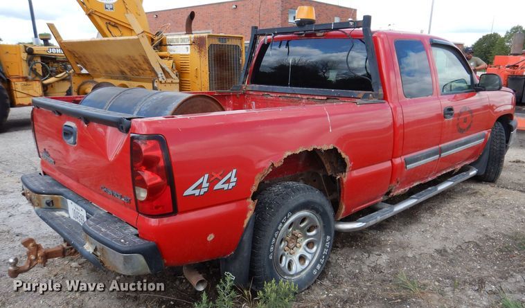 image for item KP9382 2005 Chevrolet Silverado 1500  Ext. Cab pickup truck