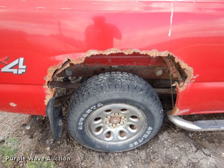 image for item KP9382 2005 Chevrolet Silverado 1500  Ext. Cab pickup truck