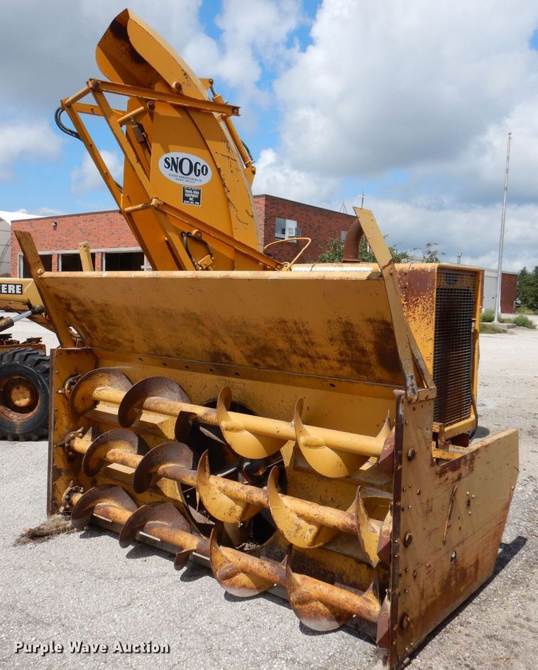 image for item KP9383 1984 Snogo MP3D  snow blower