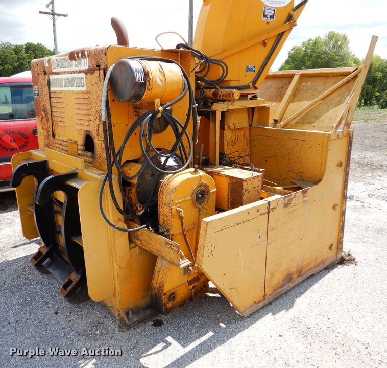 image for item KP9383 1984 Snogo MP3D  snow blower