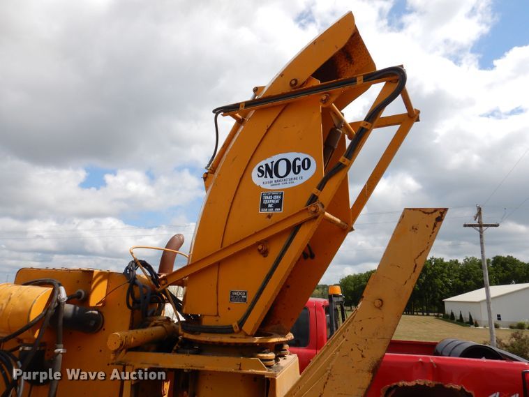 image for item KP9383 1984 Snogo MP3D  snow blower