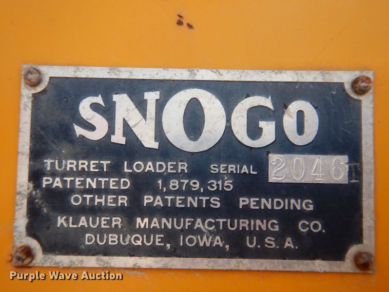 image for item KP9383 1984 Snogo MP3D  snow blower