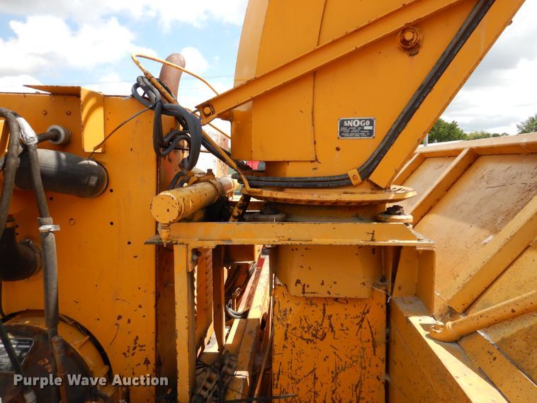 image for item KP9383 1984 Snogo MP3D  snow blower