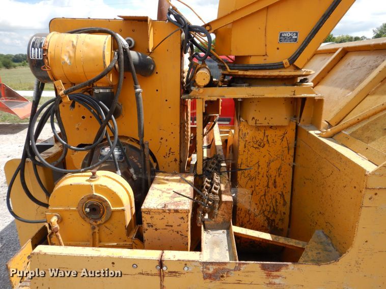 image for item KP9383 1984 Snogo MP3D  snow blower