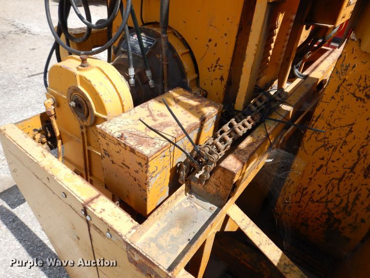 image for item KP9383 1984 Snogo MP3D  snow blower