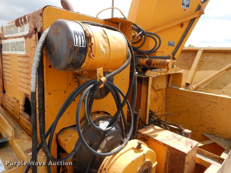 image for item KP9383 1984 Snogo MP3D  snow blower