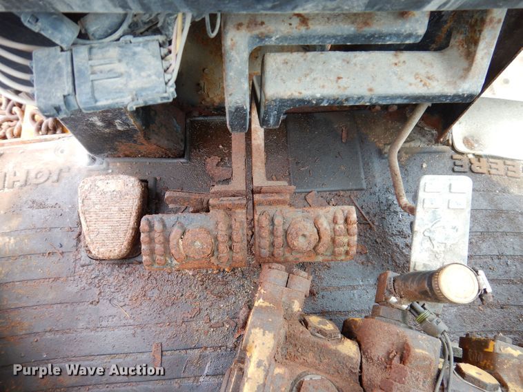 image for item KP9384 1998 John Deere 710D  backhoe