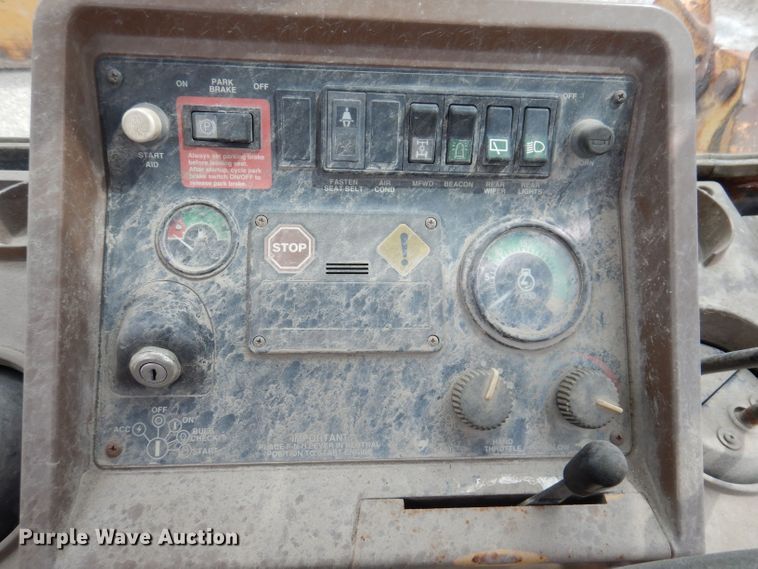 image for item KP9384 1998 John Deere 710D  backhoe