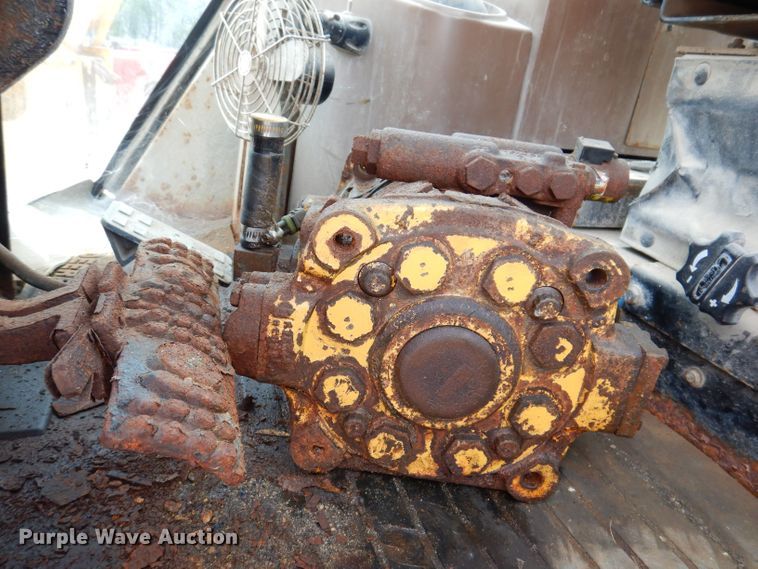 image for item KP9384 1998 John Deere 710D  backhoe