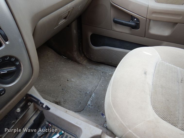 image for item KP9385 2004 Ford Explorer XLT  SUV