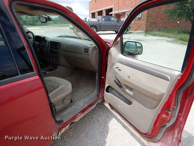 image for item KP9385 2004 Ford Explorer XLT  SUV