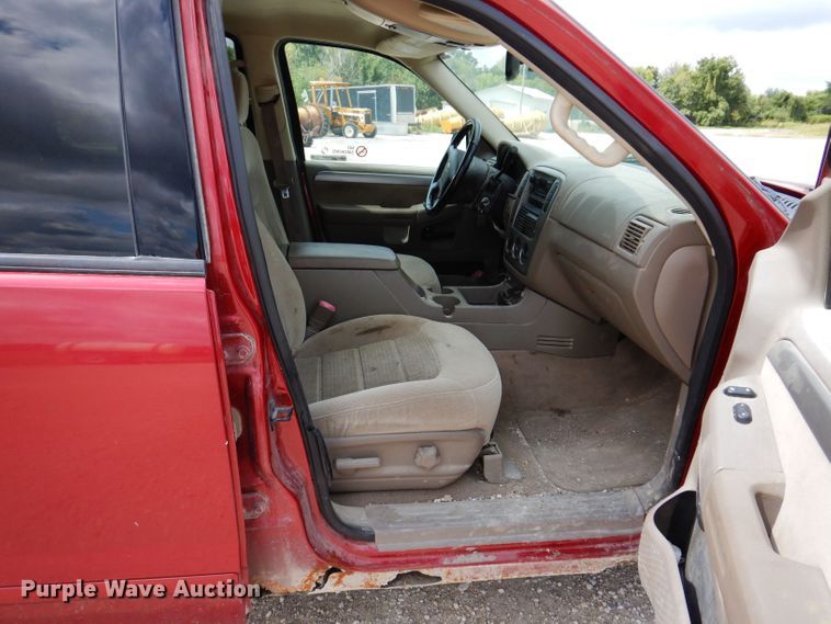 image for item KP9385 2004 Ford Explorer XLT  SUV