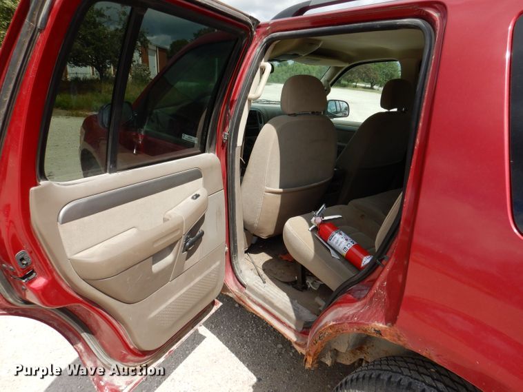 image for item KP9385 2004 Ford Explorer XLT  SUV