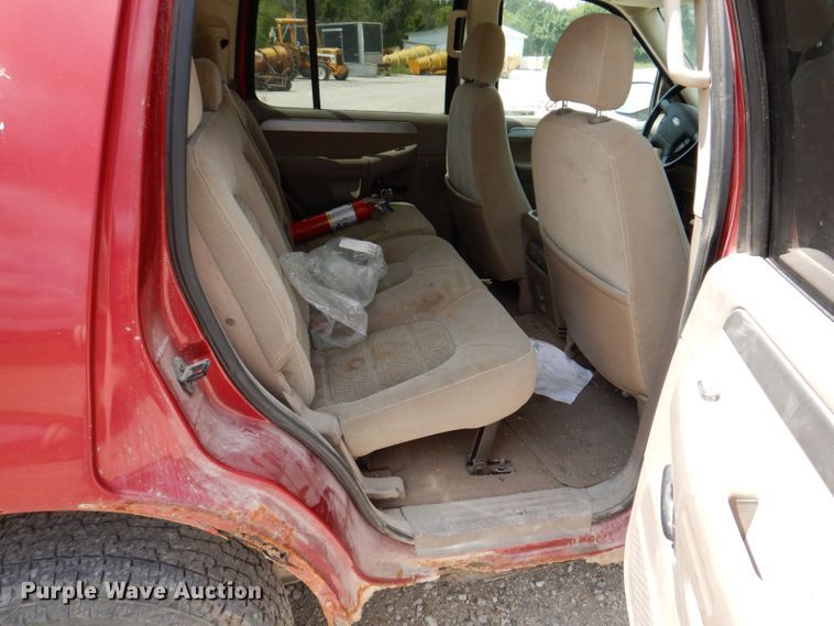 image for item KP9385 2004 Ford Explorer XLT  SUV