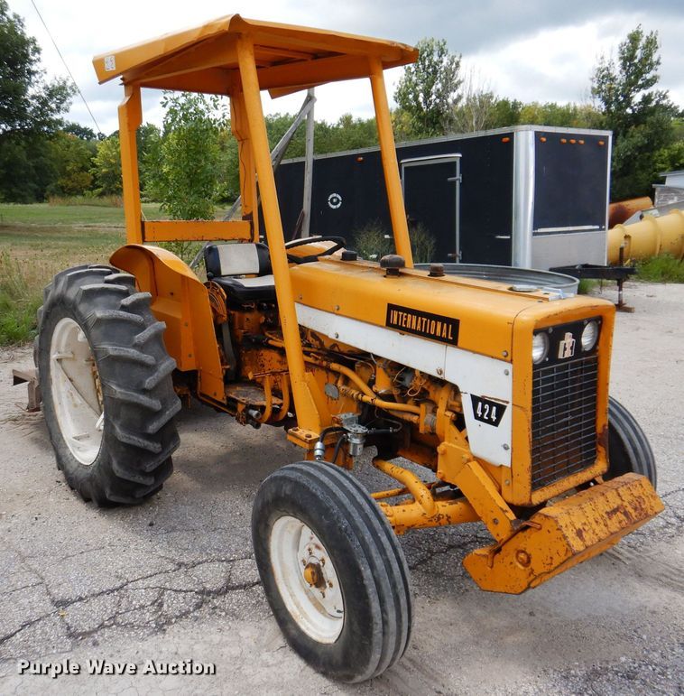 image for item KP9389 International 424  tractor