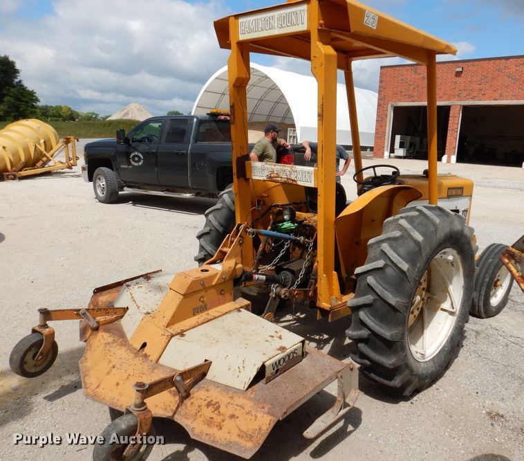 image for item KP9389 International 424  tractor