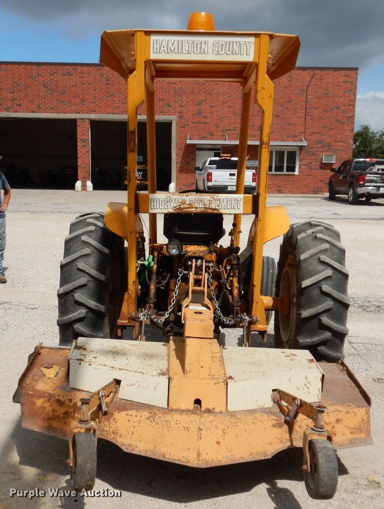 image for item KP9389 International 424  tractor