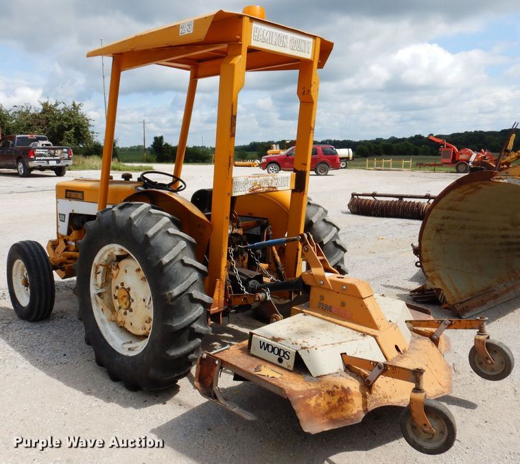 image for item KP9389 International 424  tractor