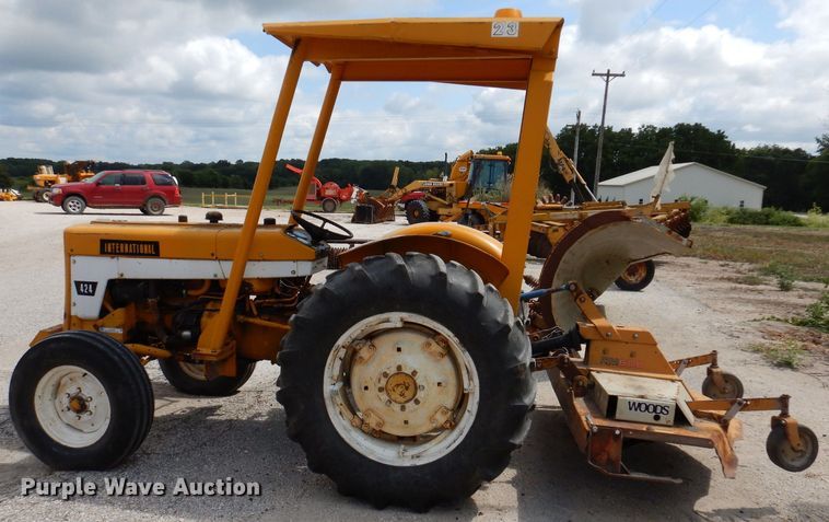 image for item KP9389 International 424  tractor