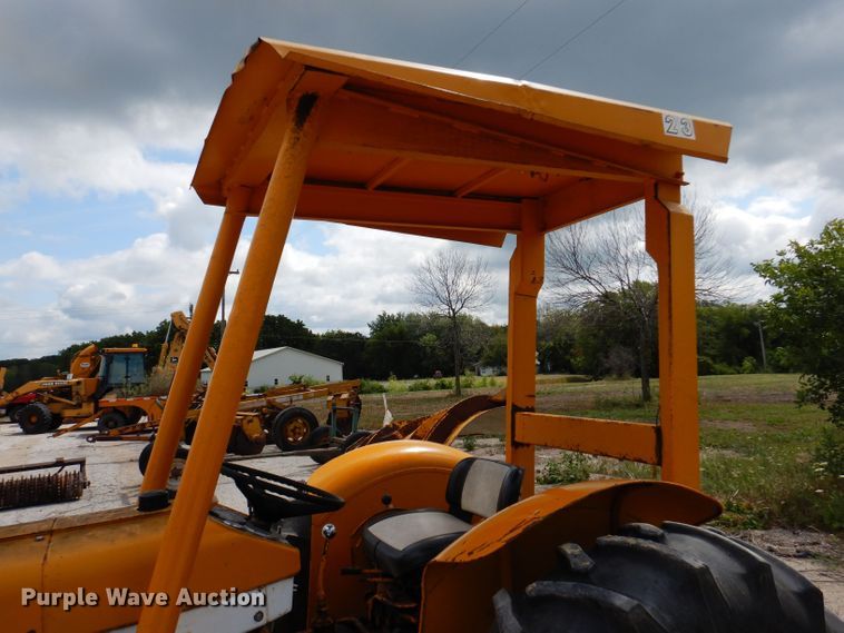 image for item KP9389 International 424  tractor