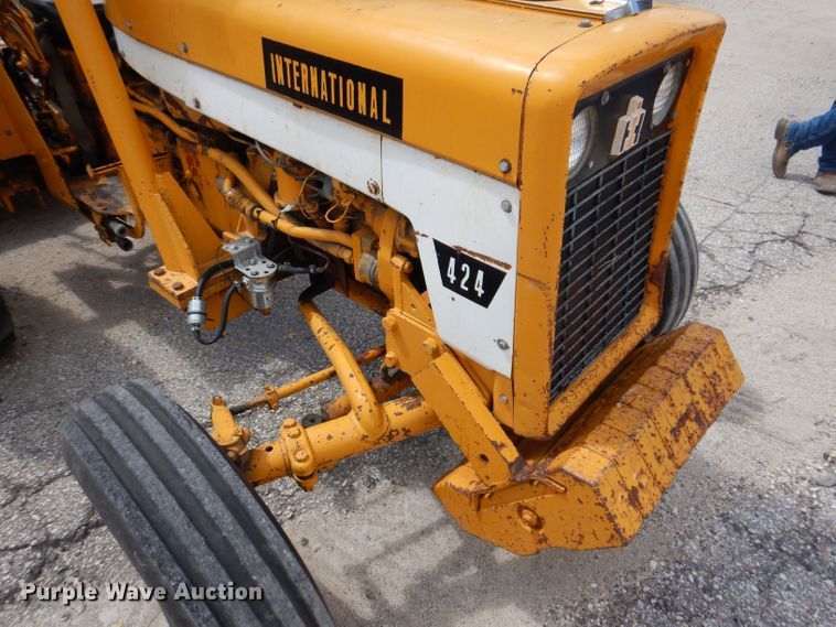 image for item KP9389 International 424  tractor