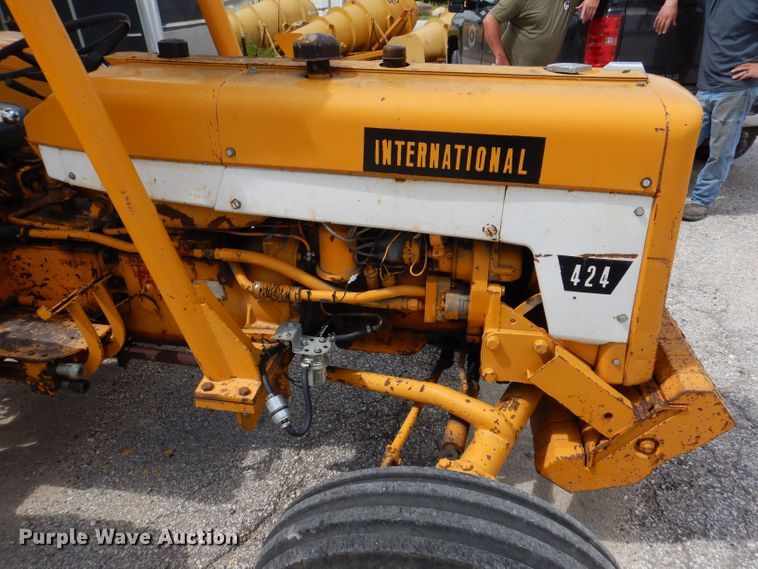 image for item KP9389 International 424  tractor